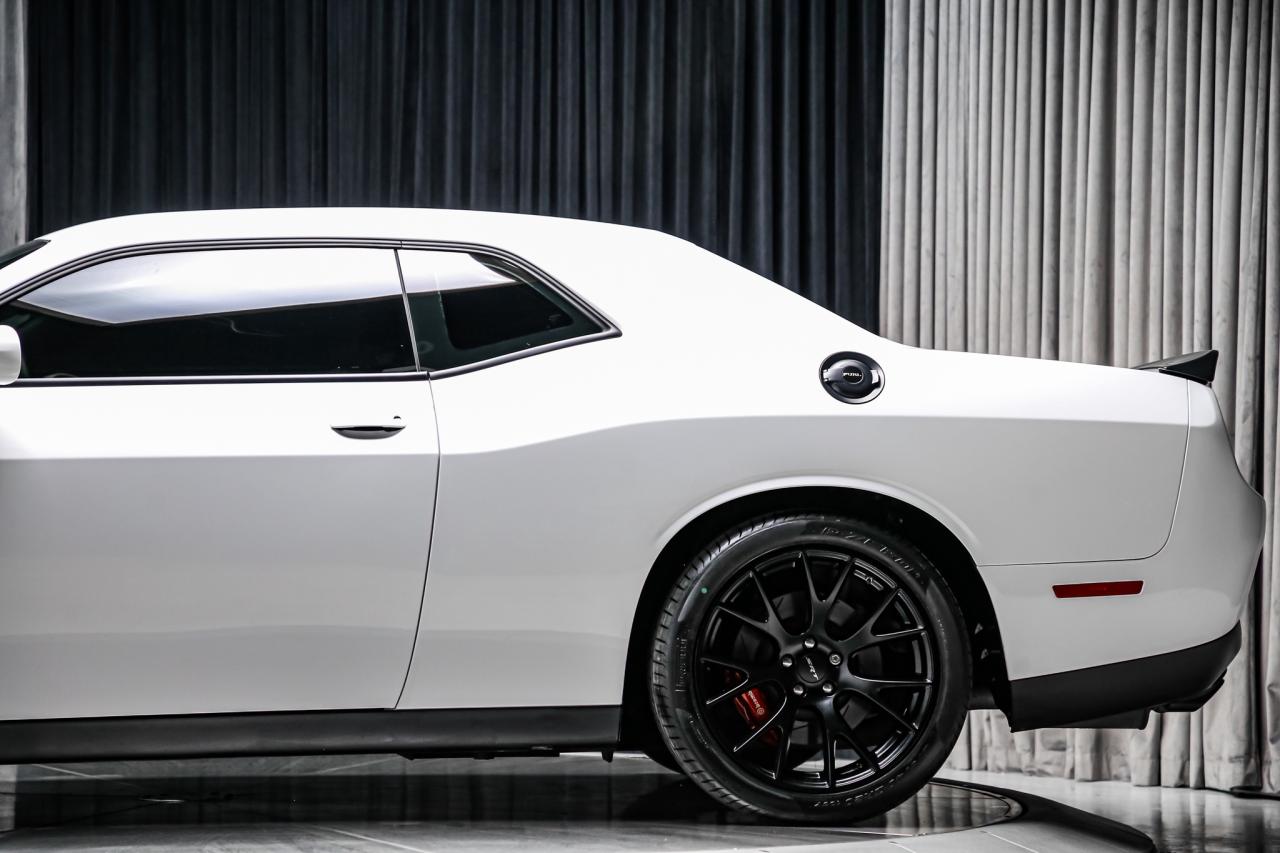 2016 Dodge Challenger SRT HELLCAT MANUAL 707HP 4NEWTIRES NOACCDENT LOWKM Photo