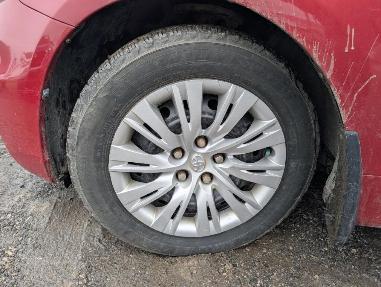 2013 Toyota Prius v 5dr Hatchback Photo