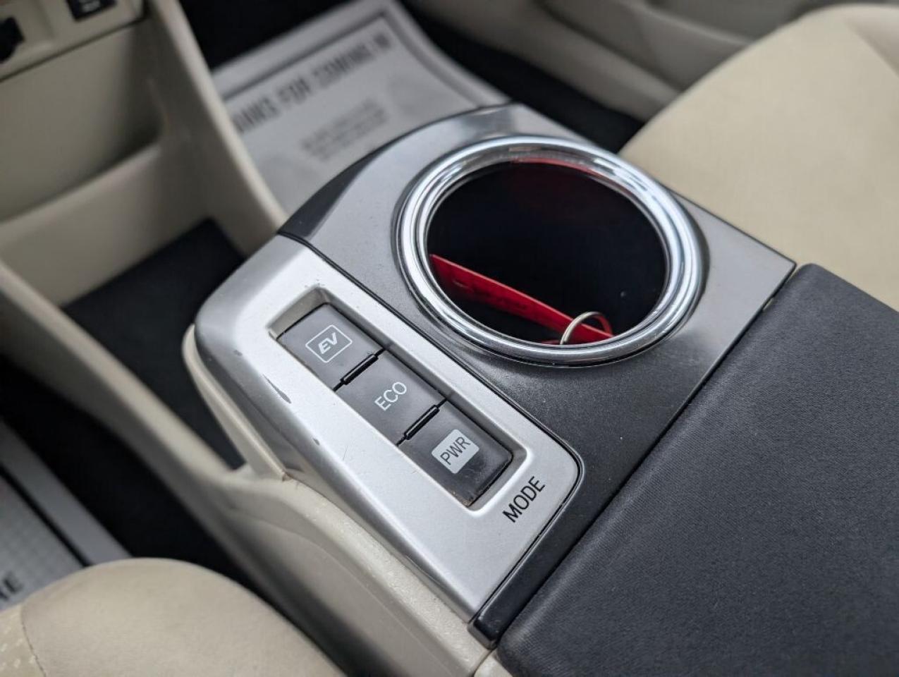 2013 Toyota Prius v 5dr Hatchback Photo