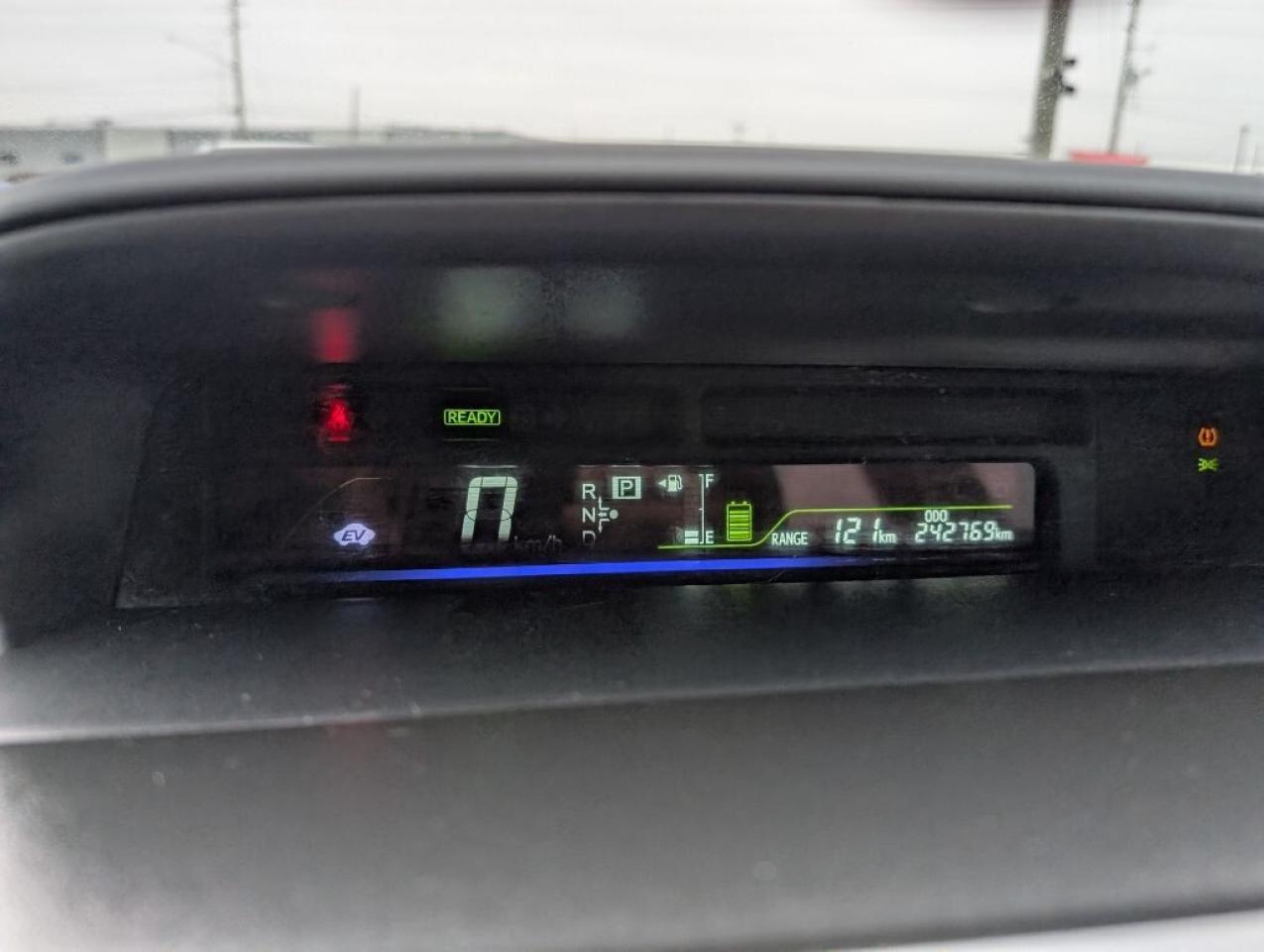 2013 Toyota Prius v 5dr Hatchback Photo