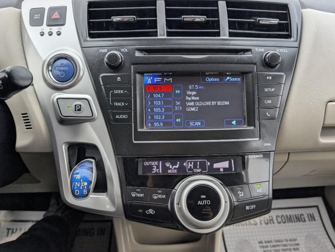 2013 Toyota Prius v 5dr Hatchback Photo