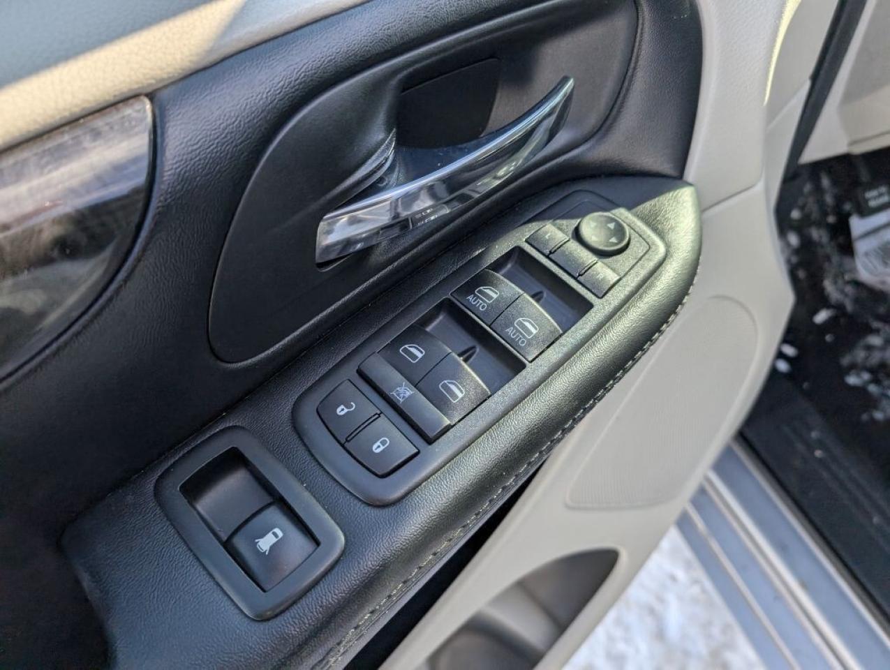 2017 Dodge Grand Caravan SXT PLUS   DVD   CAMERA    BLUETOOTH Photo