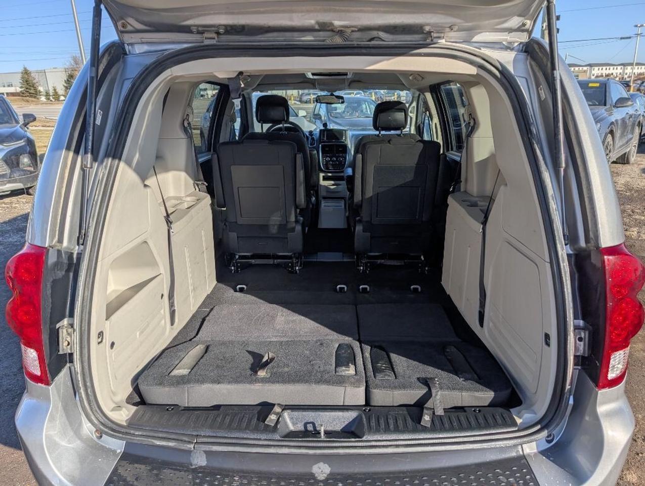 2017 Dodge Grand Caravan SXT PLUS   DVD   CAMERA    BLUETOOTH Photo