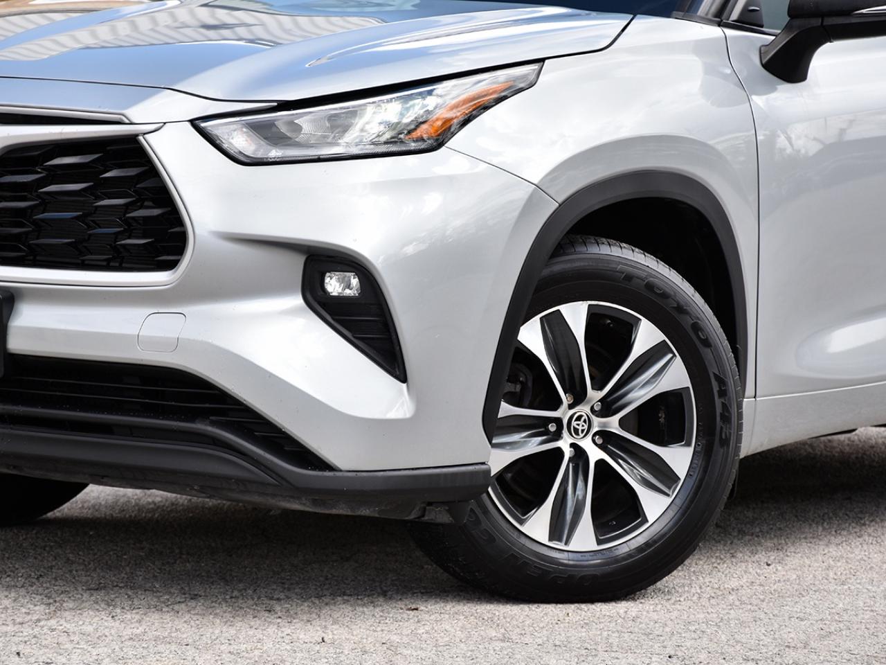 2021 Toyota Highlander One Owner l Toyota Warranty l XLE Hybrid l AWD l Photo