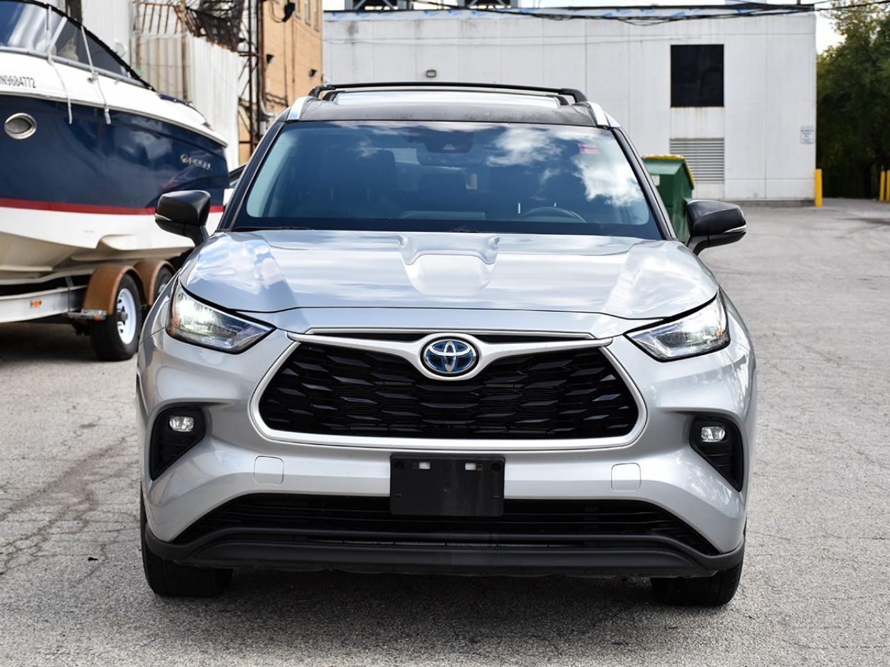 2021 Toyota Highlander Hybrid XLE AWD * Toyota Warranty * One Owner Photo3