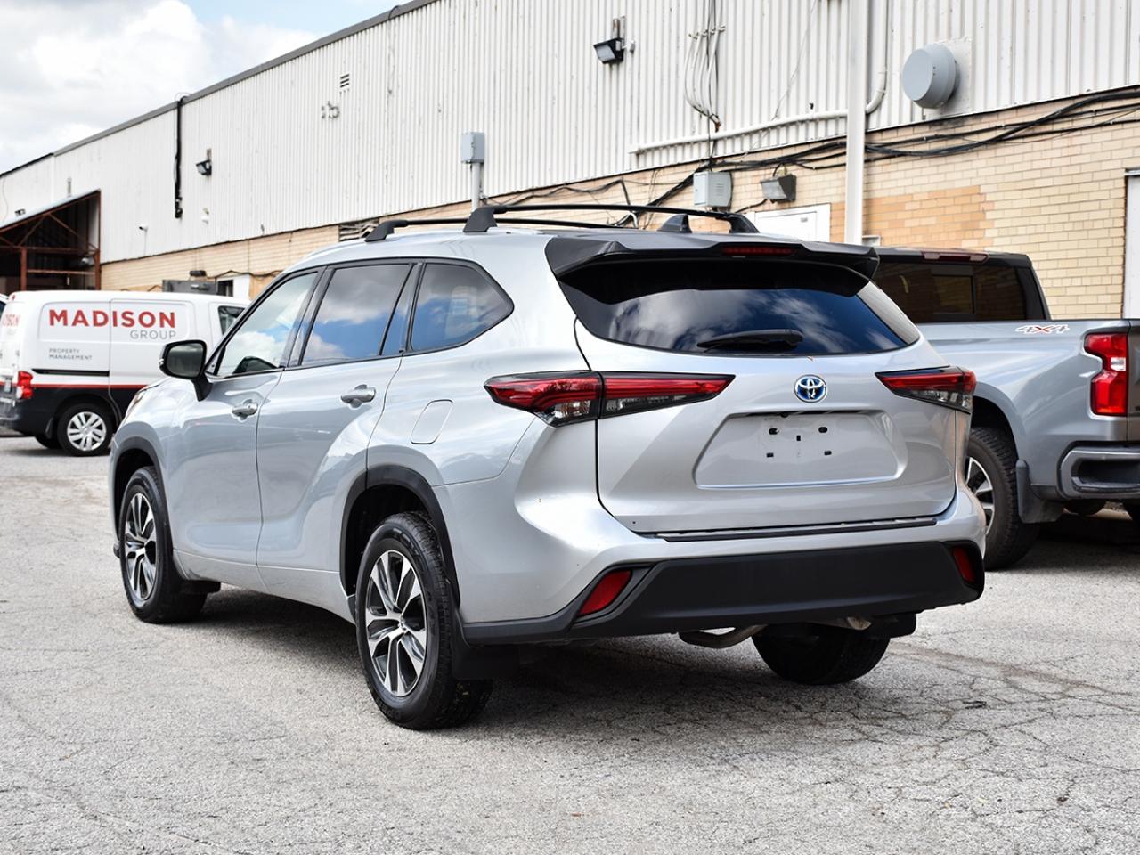 2021 Toyota Highlander Hybrid XLE AWD * Toyota Warranty * One Owner Photo