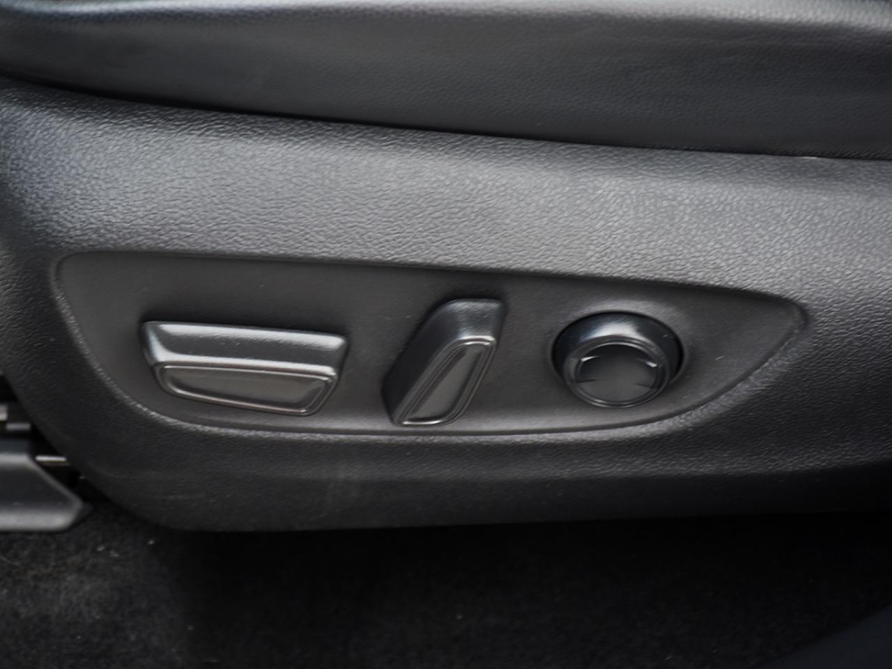 2021 Toyota Highlander One Owner l Toyota Warranty l XLE Hybrid l AWD l Photo