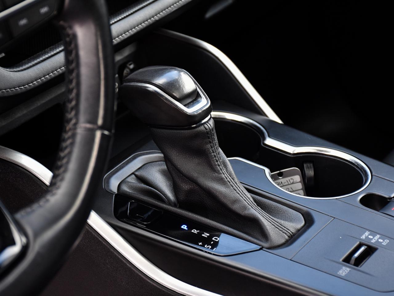 2021 Toyota Highlander One Owner l Toyota Warranty l XLE Hybrid l AWD l Photo