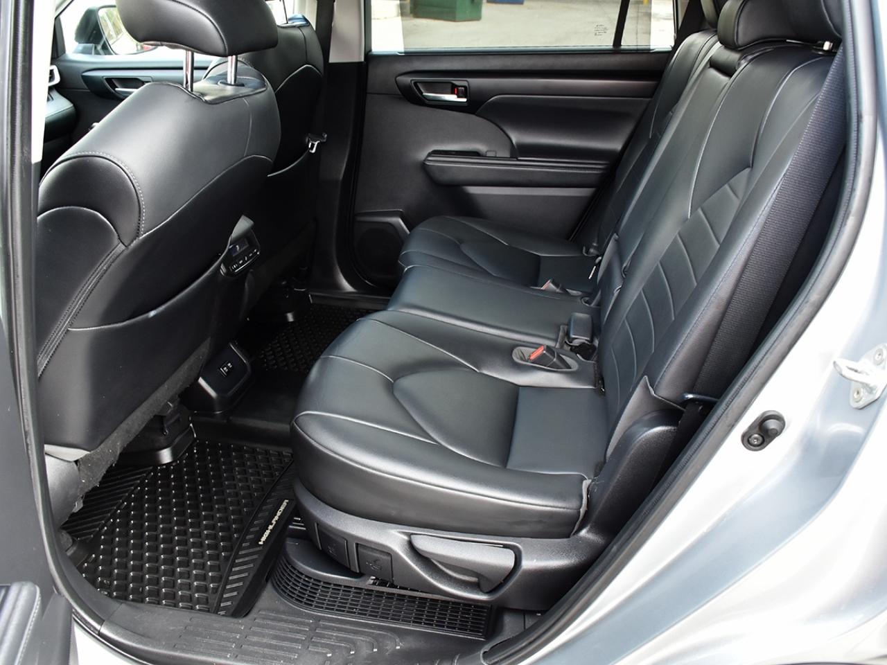 2021 Toyota Highlander Hybrid XLE AWD * Toyota Warranty * One Owner Photo