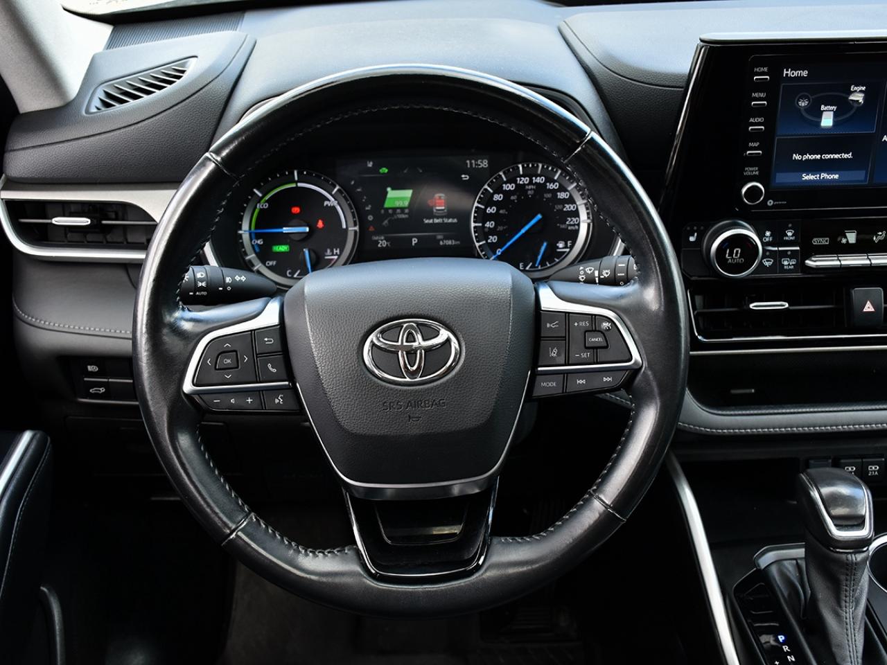 2021 Toyota Highlander Hybrid XLE AWD * Toyota Warranty * One Owner Photo