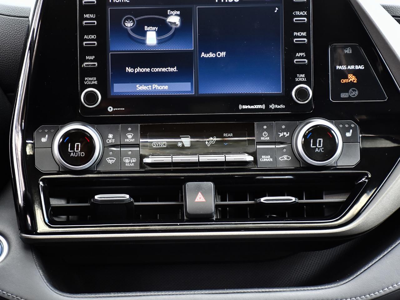 2021 Toyota Highlander Hybrid XLE AWD * Toyota Warranty * One Owner Photo