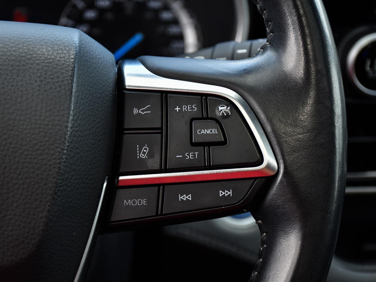 2021 Toyota Highlander One Owner l Toyota Warranty l XLE Hybrid l AWD l Photo