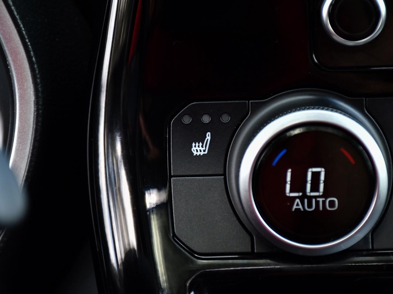 2021 Toyota Highlander Hybrid XLE AWD * Toyota Warranty * One Owner Photo