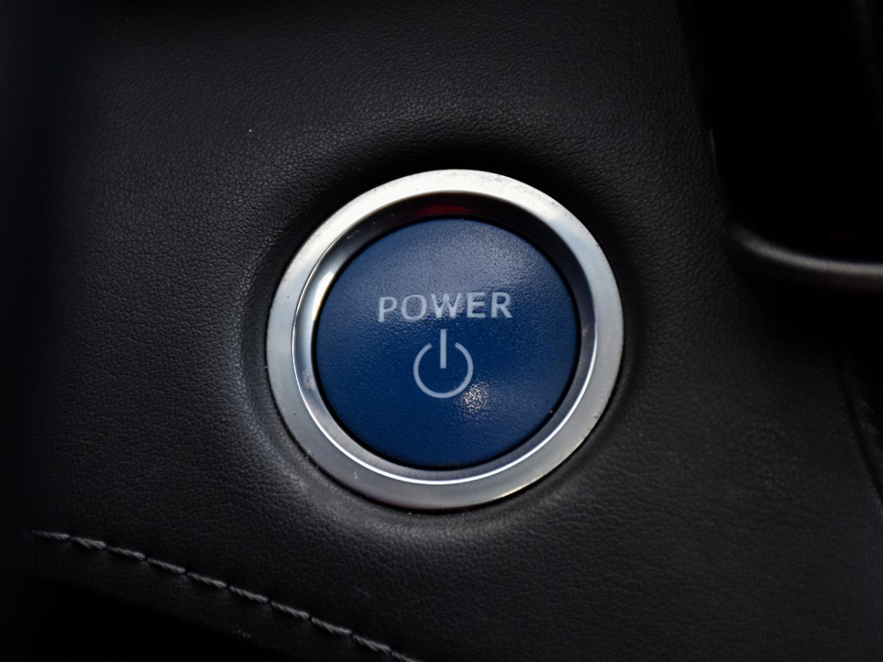 2021 Toyota Highlander Hybrid XLE AWD * Toyota Warranty * One Owner Photo