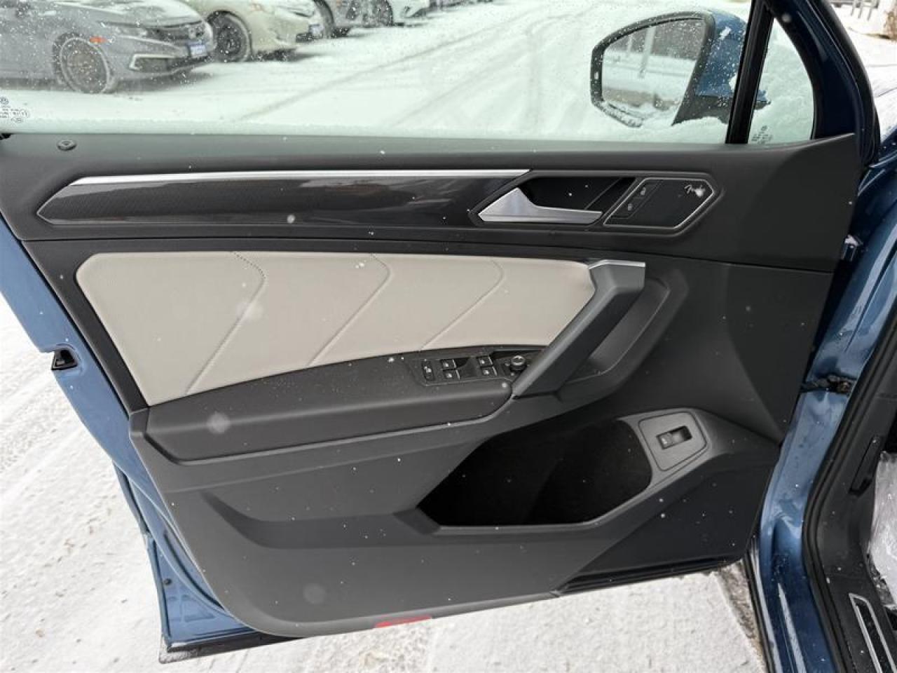 2019 Volkswagen Tiguan Highline 2.0T 8sp at w/Tip 4M One-owner vehicle Photo