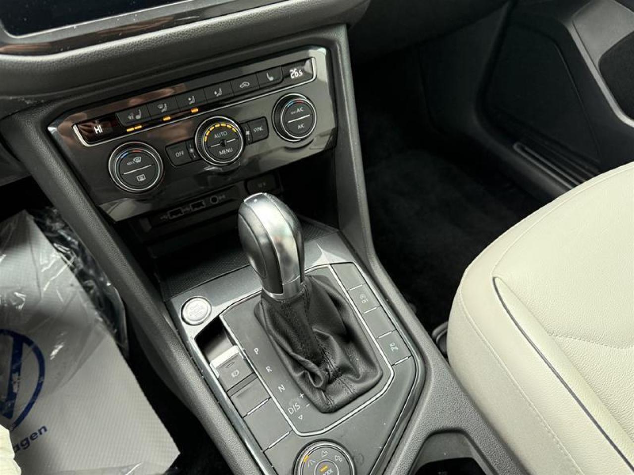 2019 Volkswagen Tiguan Highline 2.0T 8sp at w/Tip 4M One-owner vehicle Photo