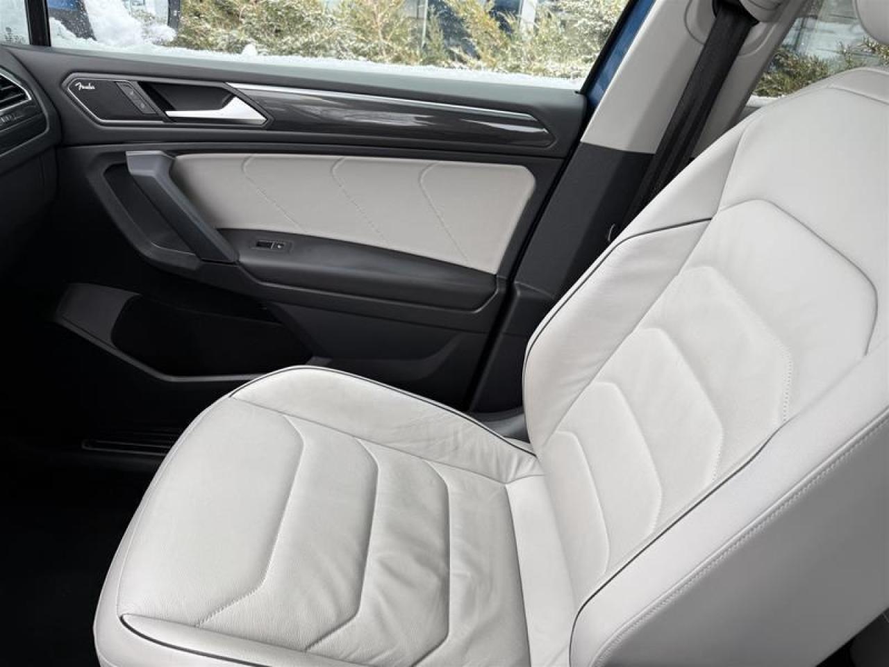 2019 Volkswagen Tiguan Highline 2.0T 8sp at w/Tip 4M One-owner vehicle Photo