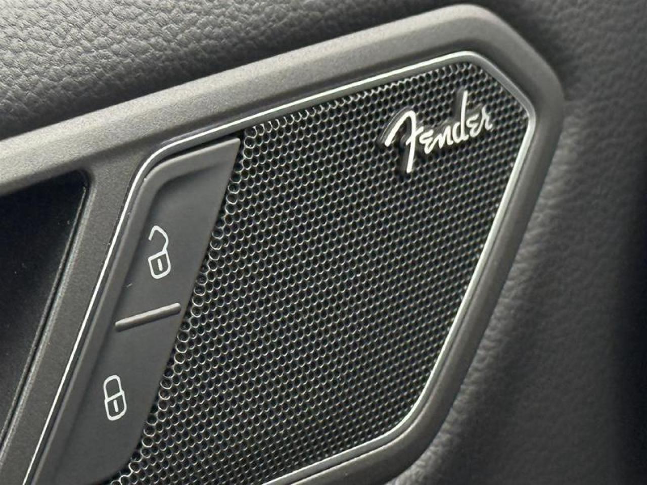 2019 Volkswagen Tiguan Highline 2.0T 8sp at w/Tip 4M One-owner vehicle Photo