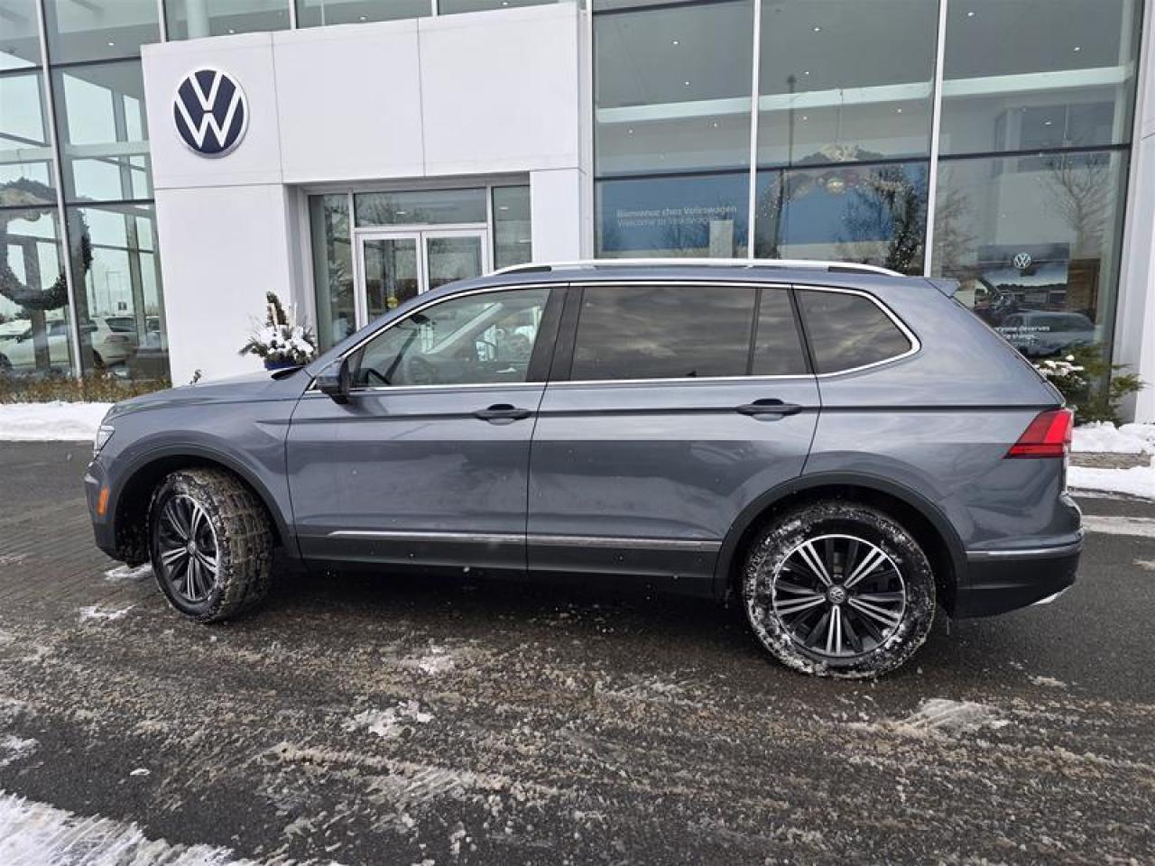 2021 Volkswagen Tiguan Highline 2.0T 8sp at w/Tip 4M Photo