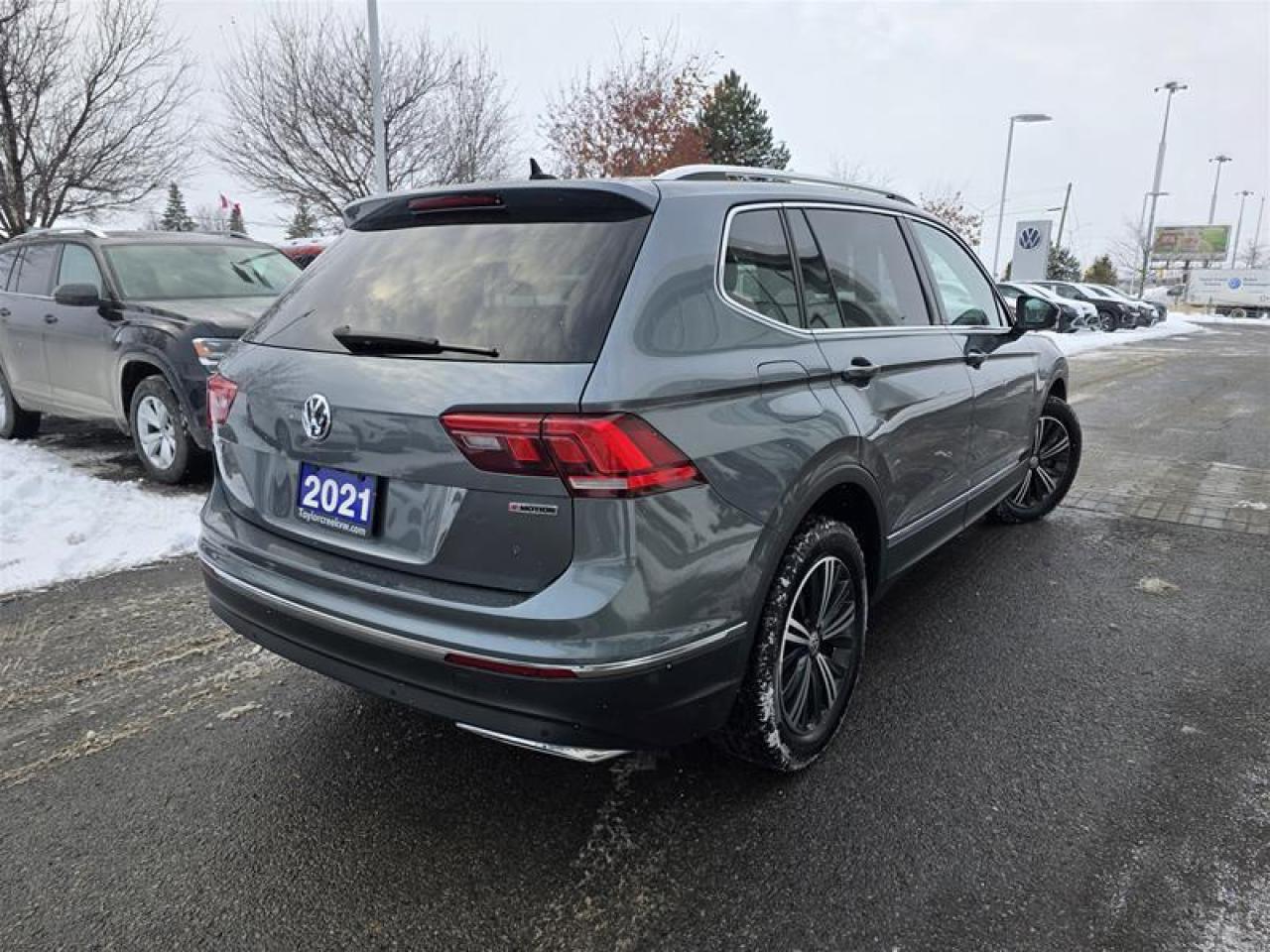 2021 Volkswagen Tiguan Highline 2.0T 8sp at w/Tip 4M Photo3