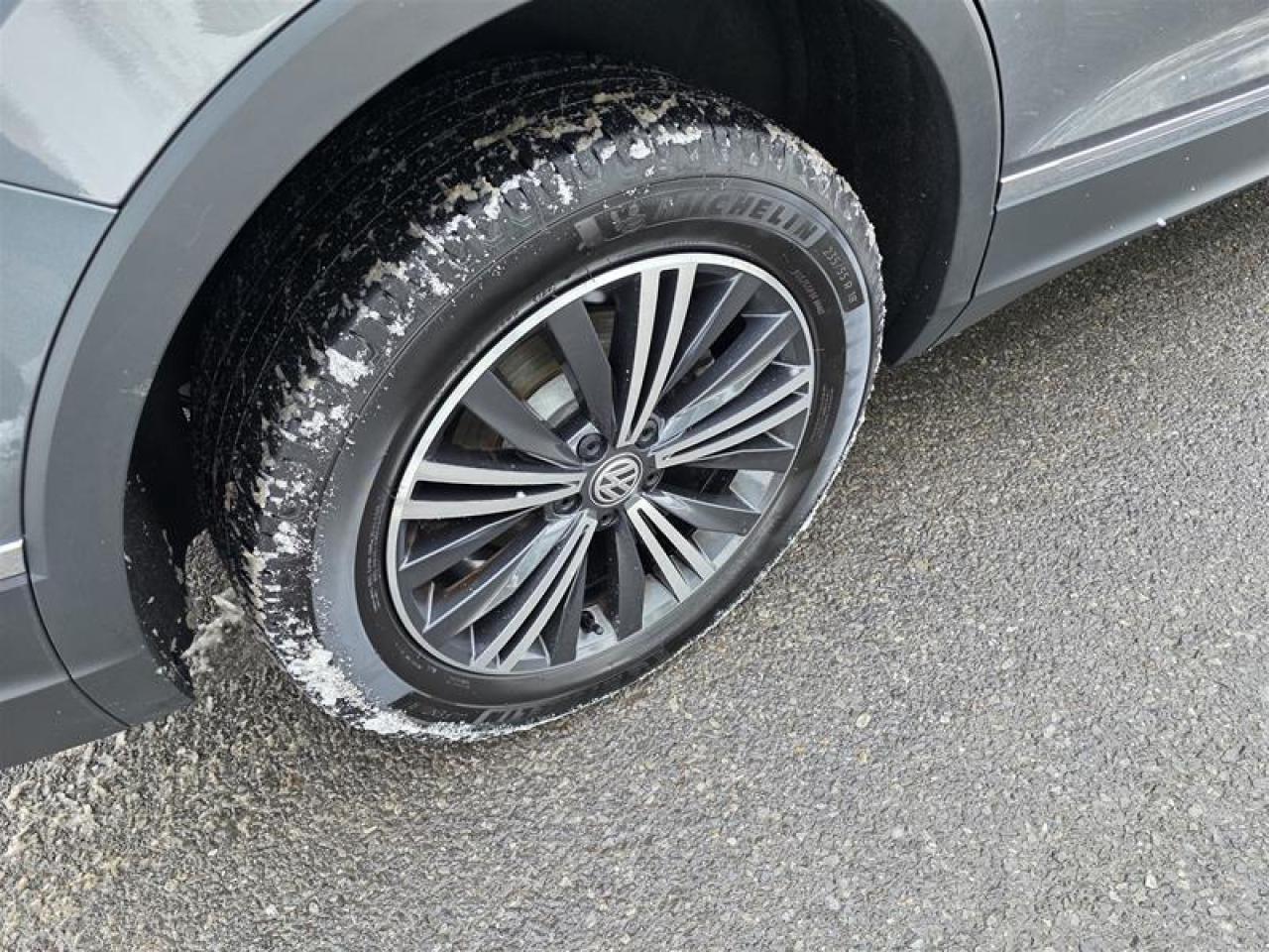 2021 Volkswagen Tiguan Highline 2.0T 8sp at w/Tip 4M Photo