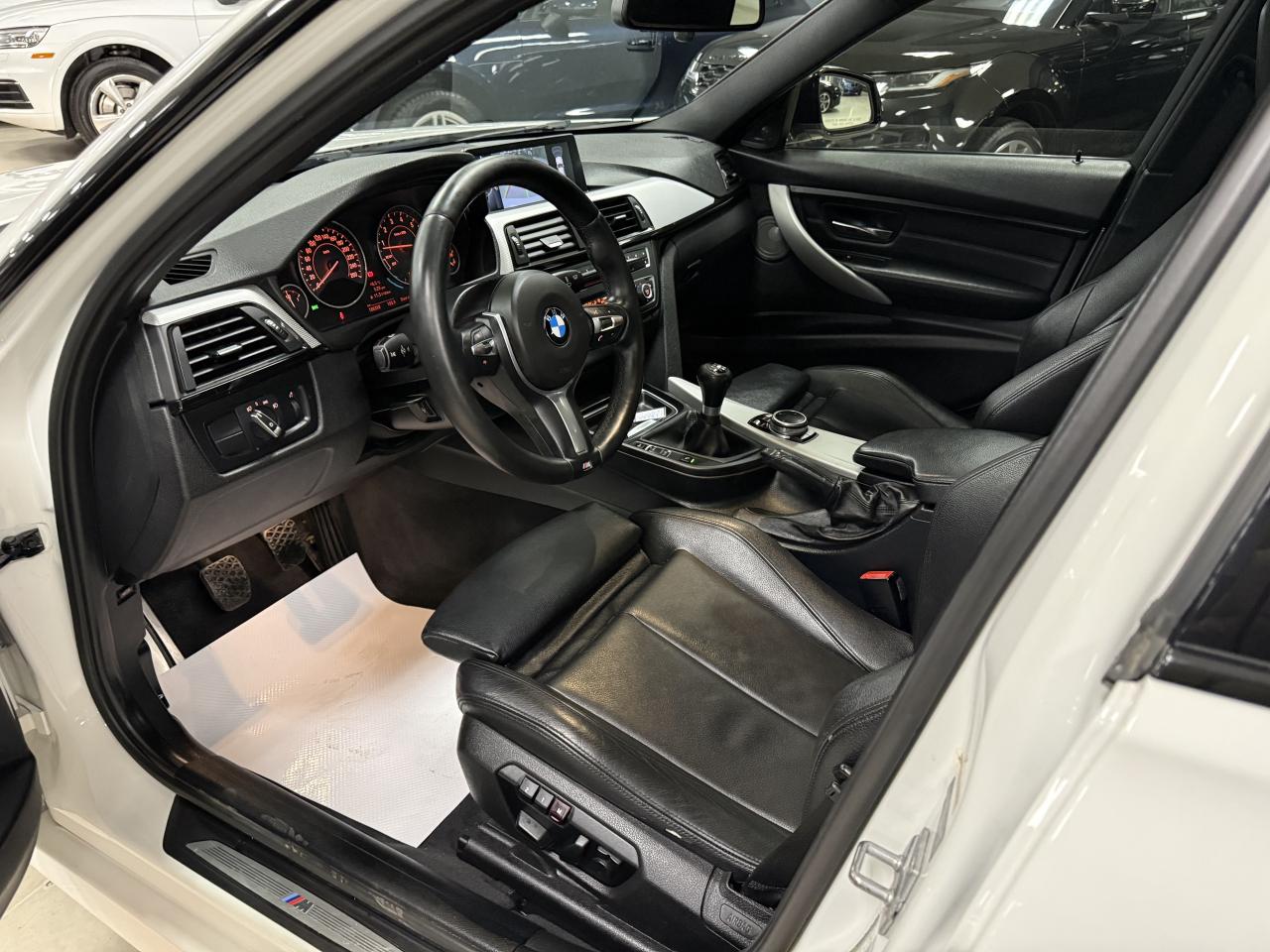 2014 BMW 3 Series 4dr Sdn 335i xDrive AWD//M-SPORT//6SPEED MANUAL/// Photo