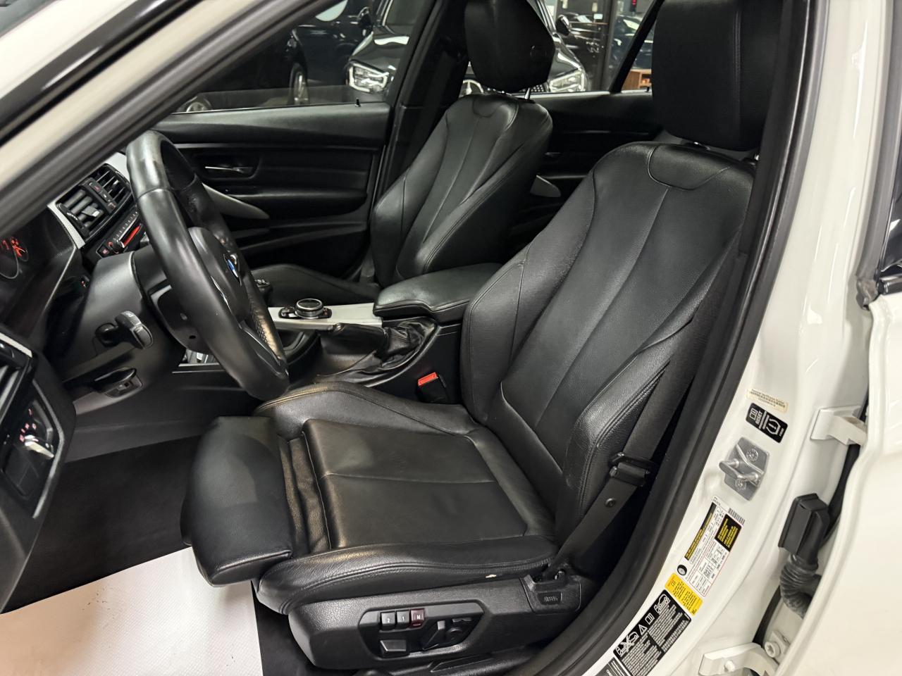 2014 BMW 3 Series 4dr Sdn 335i xDrive AWD//M-SPORT//6SPEED MANUAL/// Photo