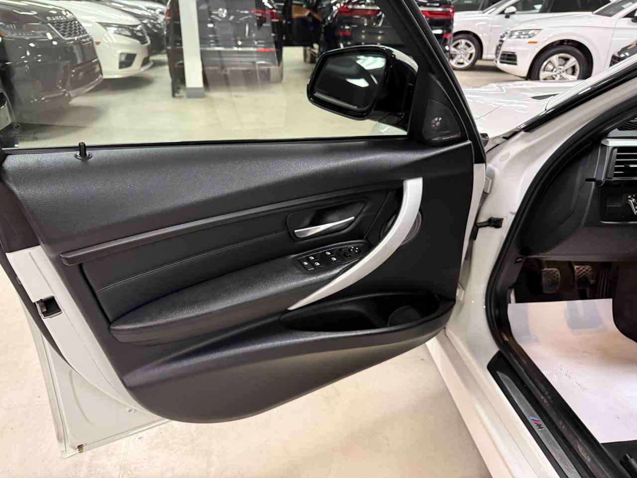 2014 BMW 3 Series 4dr Sdn 335i xDrive AWD//M-SPORT//6SPEED MANUAL/// Photo