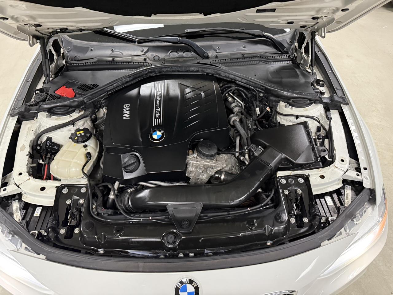 2014 BMW 3 Series 4dr Sdn 335i xDrive AWD//M-SPORT//6SPEED MANUAL/// Photo