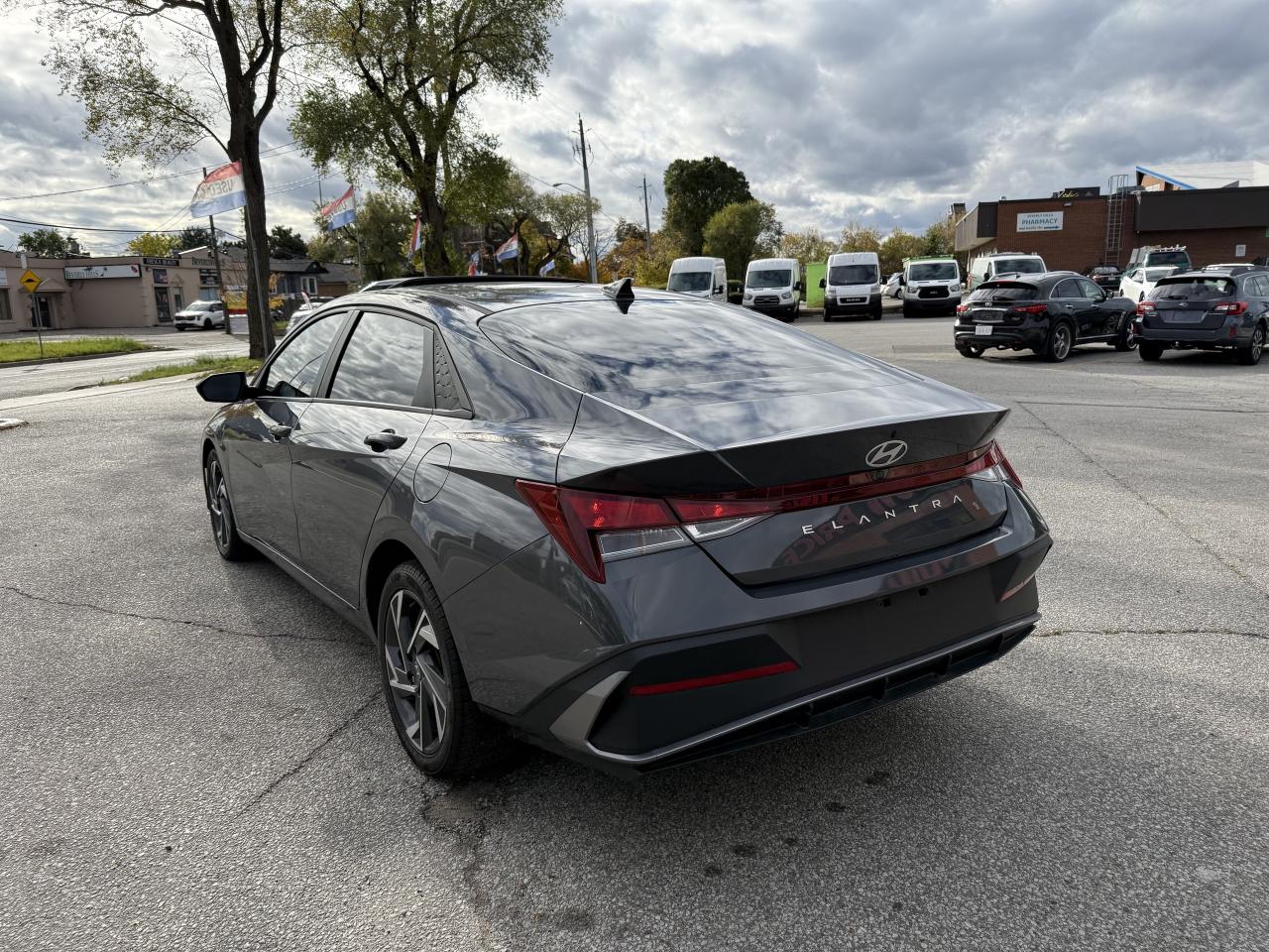 2024 Hyundai Elantra Preferredw-Tech Pkg * One Owner * Hyundai Warranty Photo3