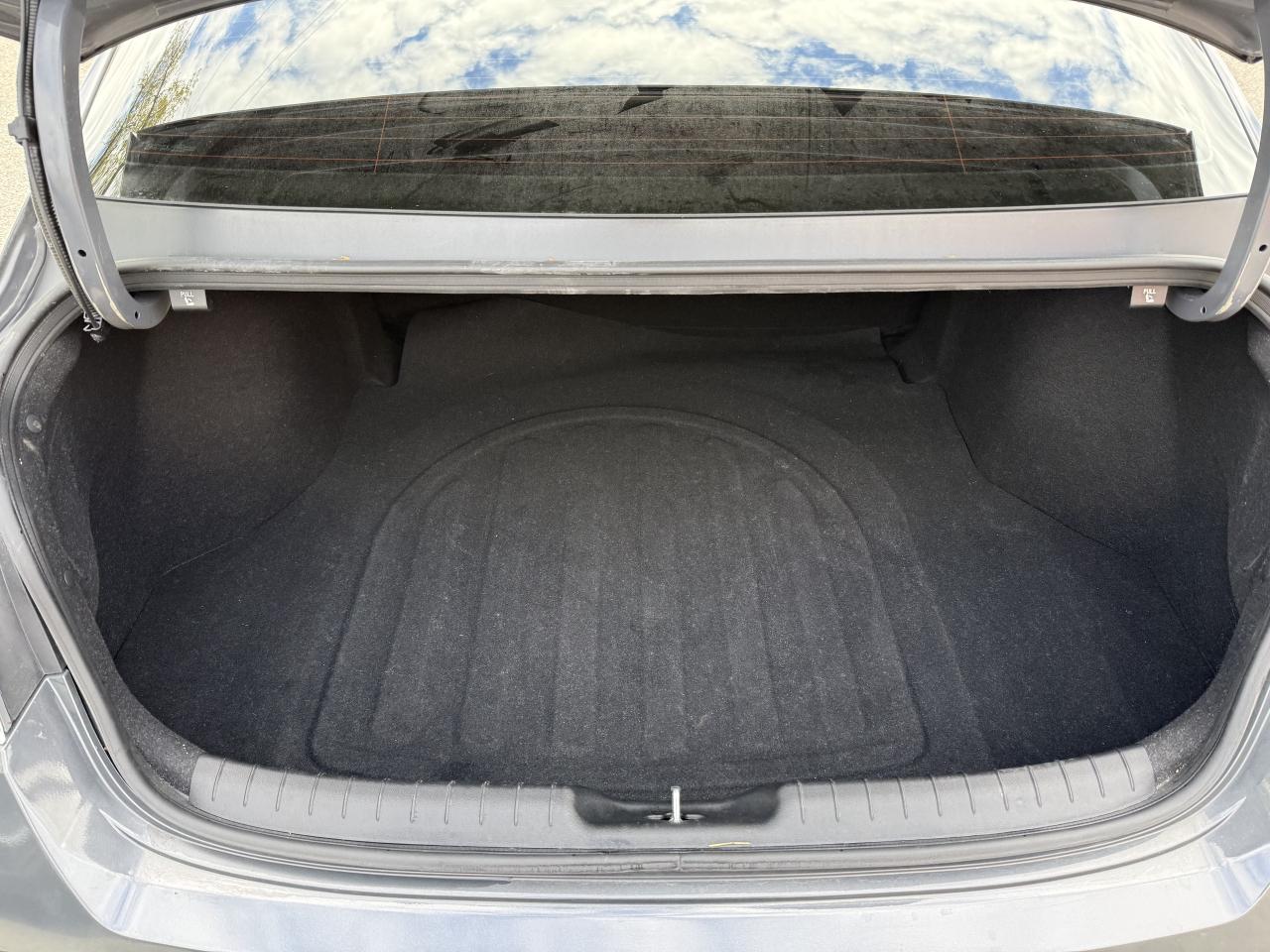 2024 Hyundai Elantra Preferredw-Tech Pkg l One Owner l Hyundai Warranty Photo