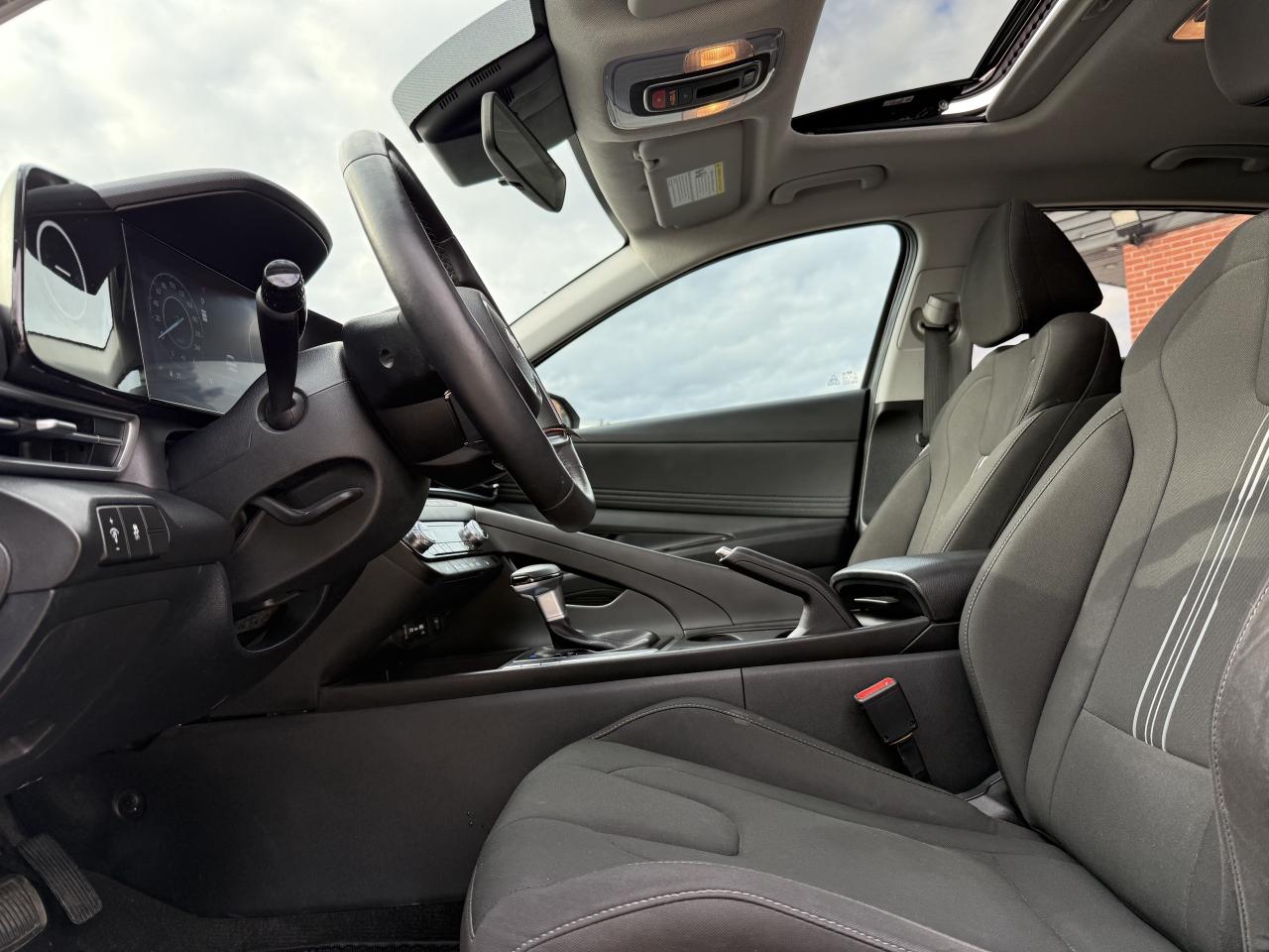 2024 Hyundai Elantra Preferredw-Tech Pkg l One Owner l Hyundai Warranty Photo