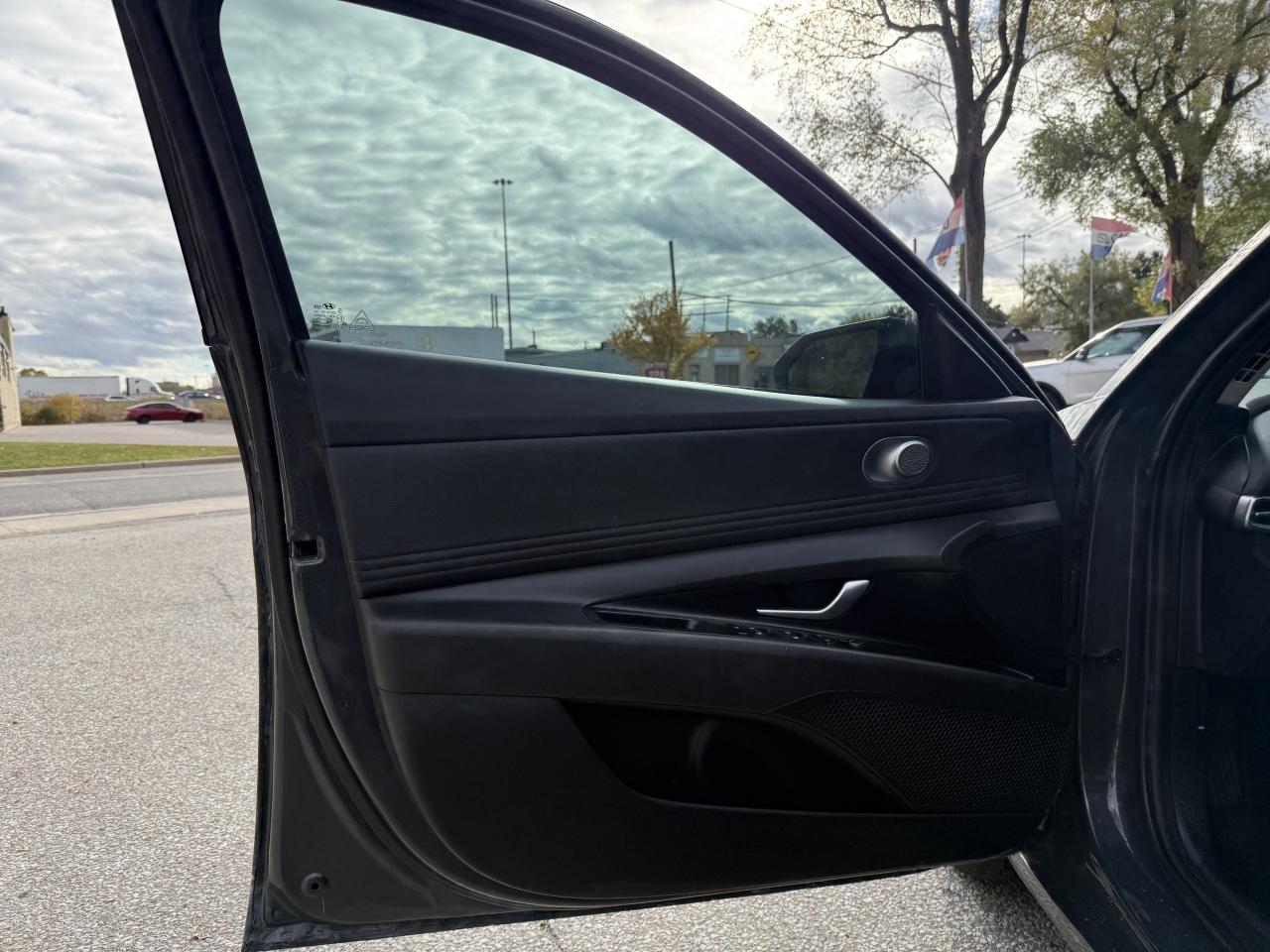 2024 Hyundai Elantra Preferredw-Tech Pkg l One Owner l Hyundai Warranty Photo