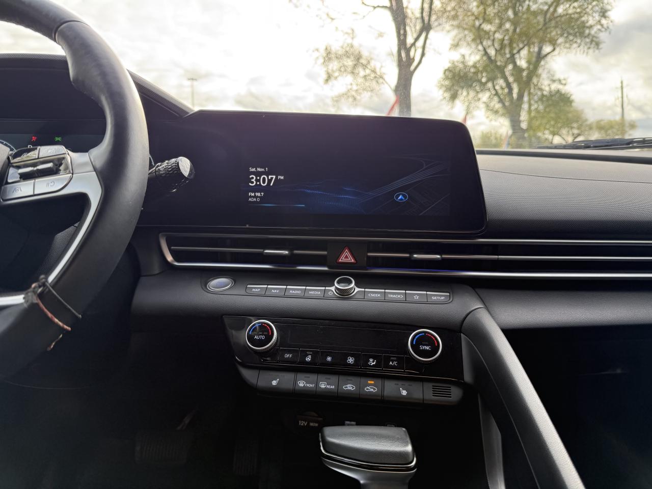 2024 Hyundai Elantra Preferredw-Tech Pkg * One Owner * Hyundai Warranty Photo