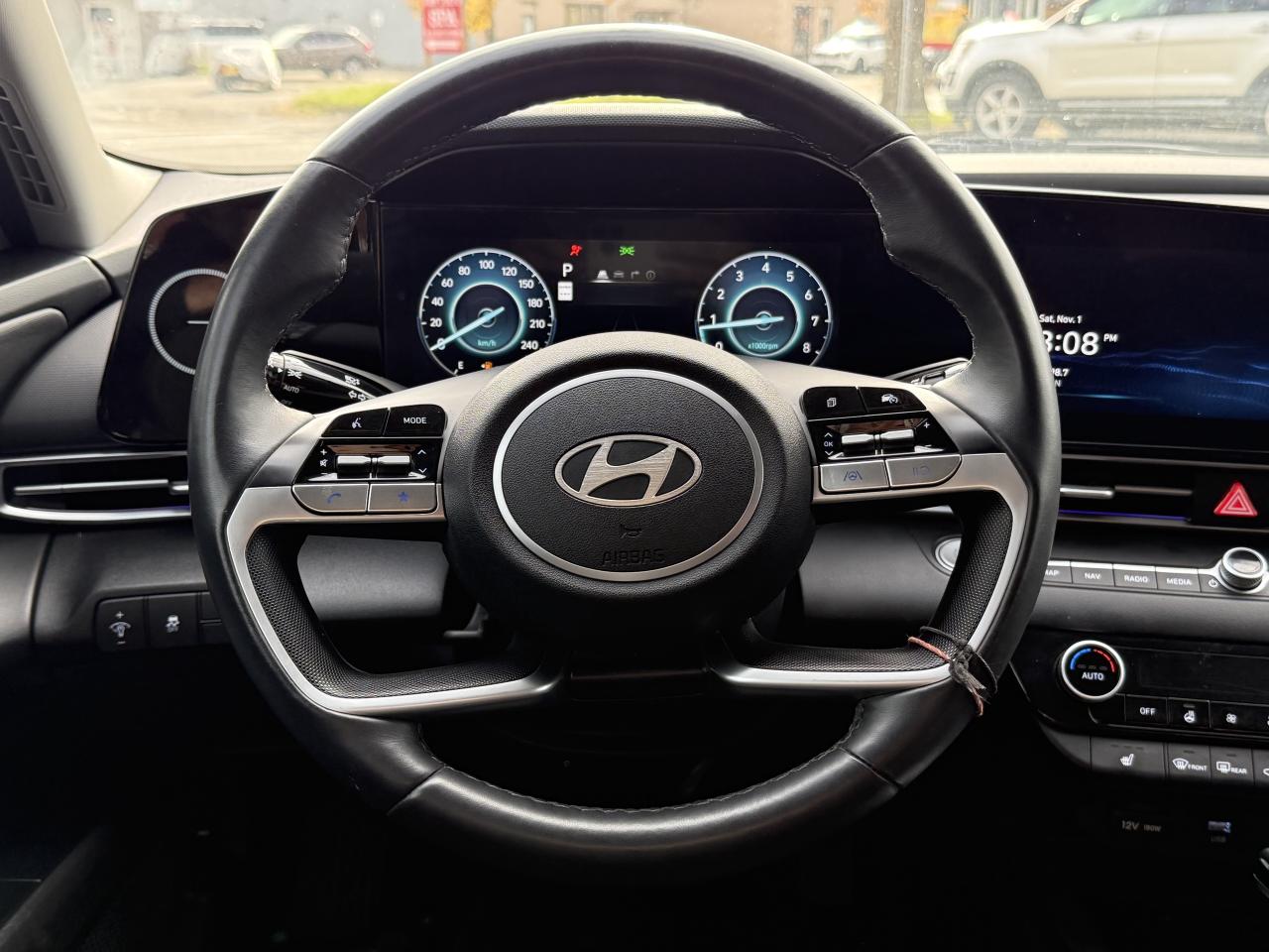 2024 Hyundai Elantra Preferredw-Tech Pkg l One Owner l Hyundai Warranty Photo