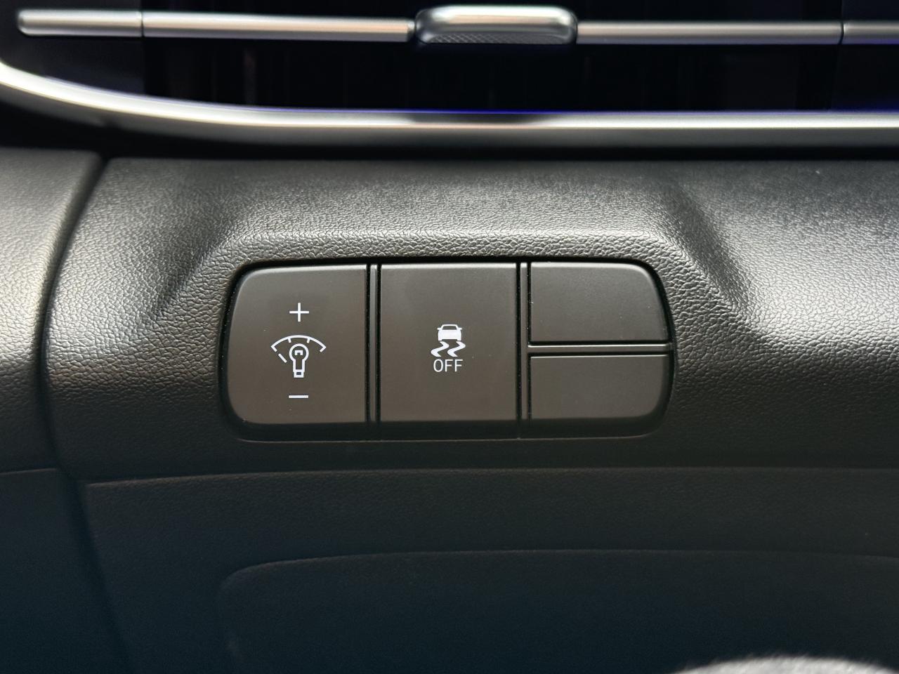 2024 Hyundai Elantra Preferredw-Tech Pkg * One Owner * Hyundai Warranty Photo