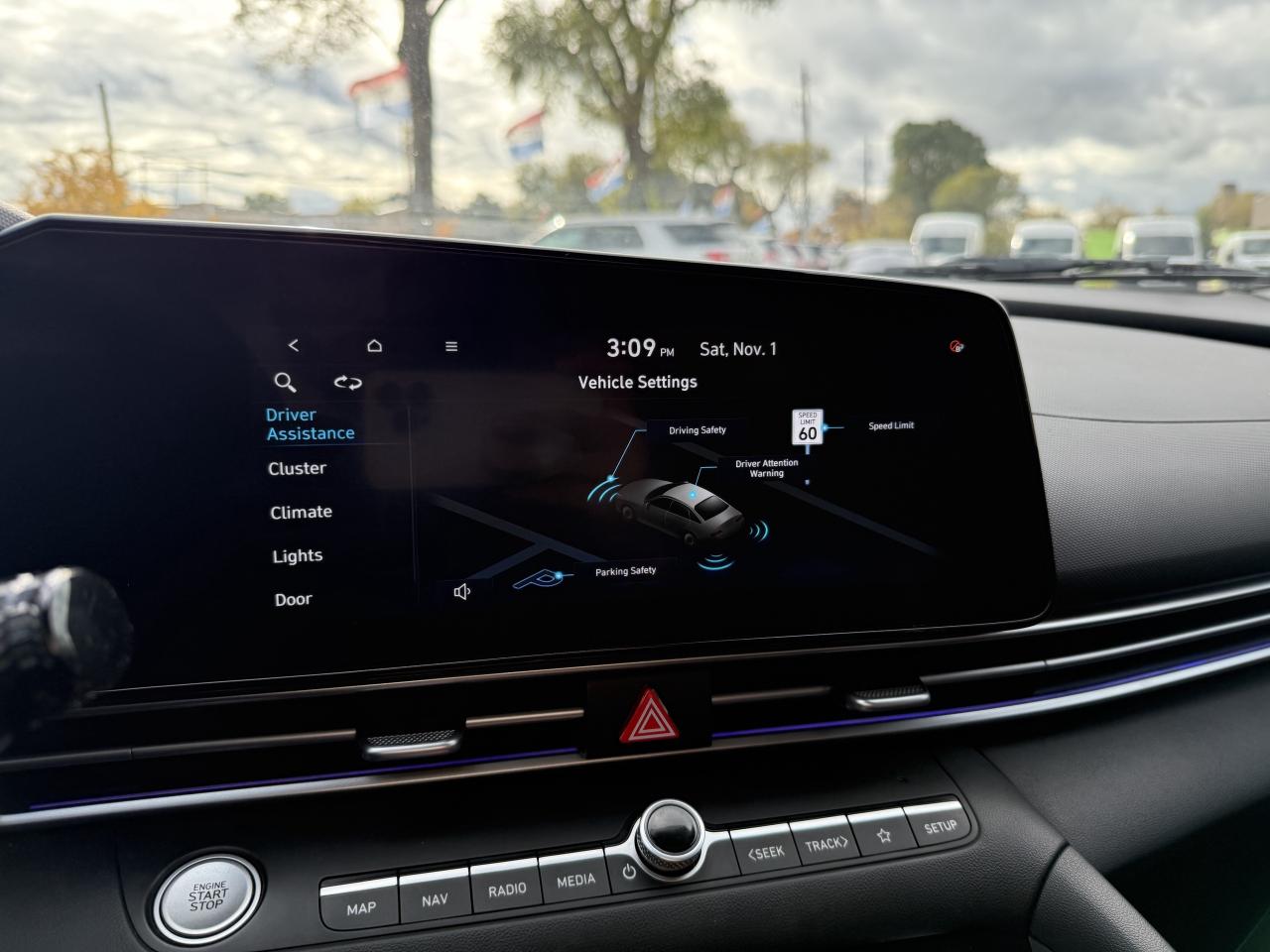 2024 Hyundai Elantra Preferredw-Tech Pkg l One Owner l Hyundai Warranty Photo