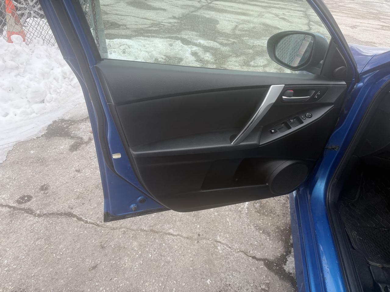 2012 Mazda MAZDA3 *** 3 YEAR WARRANTY INCLUDED *** Photo