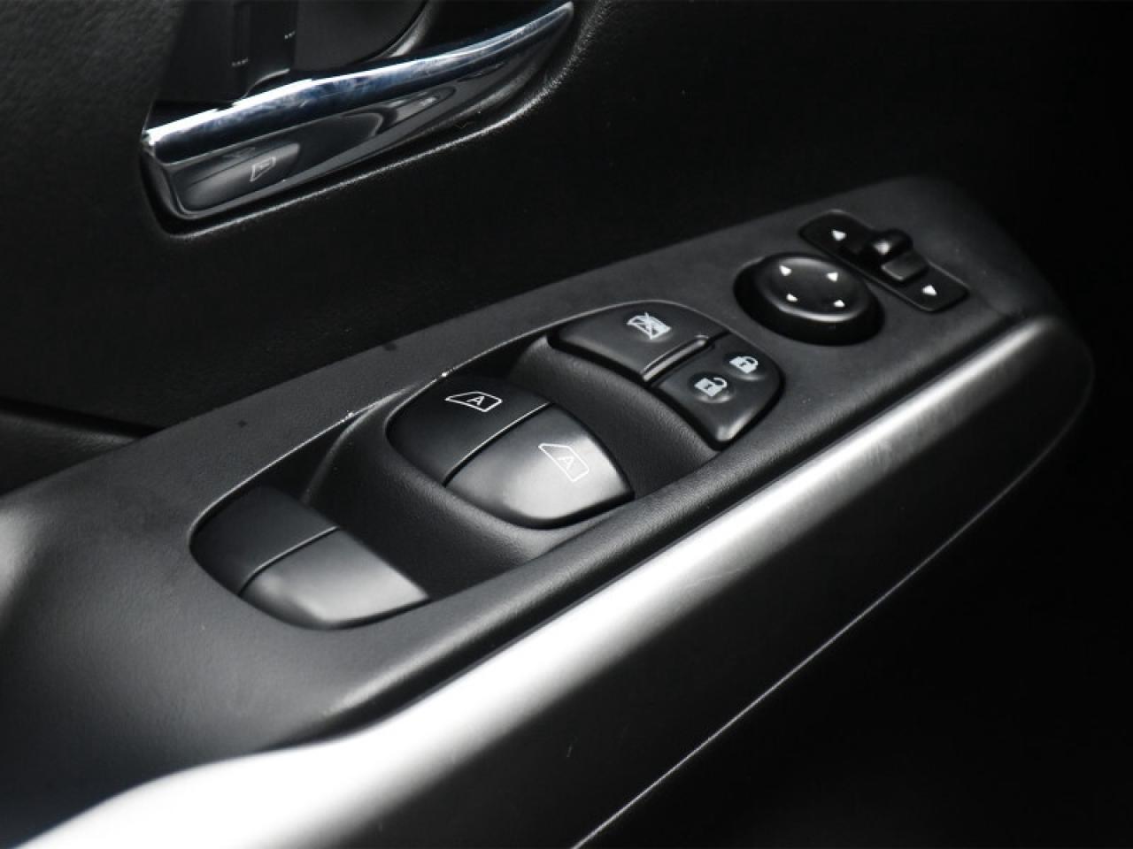 2019 Nissan Kicks SR   Bose Audio   Heated Seats   BSM   Rear Camera Photo