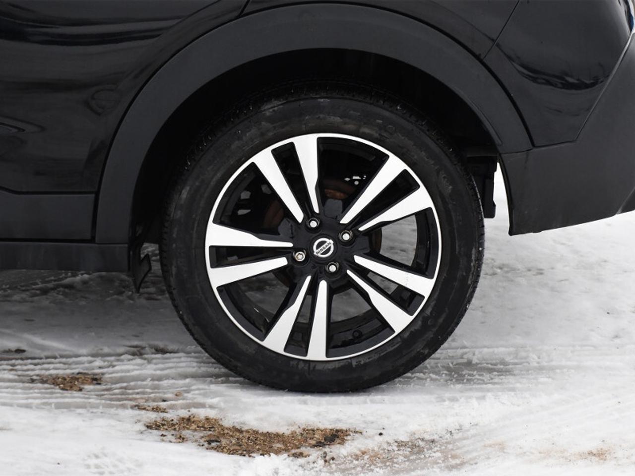 2019 Nissan Kicks SR   Bose Audio   Heated Seats   BSM   Rear Camera Photo