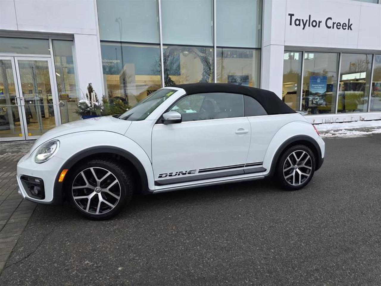 2019 Volkswagen Beetle Dune Convertible 2.0T 6sp at w/Tip Photo2