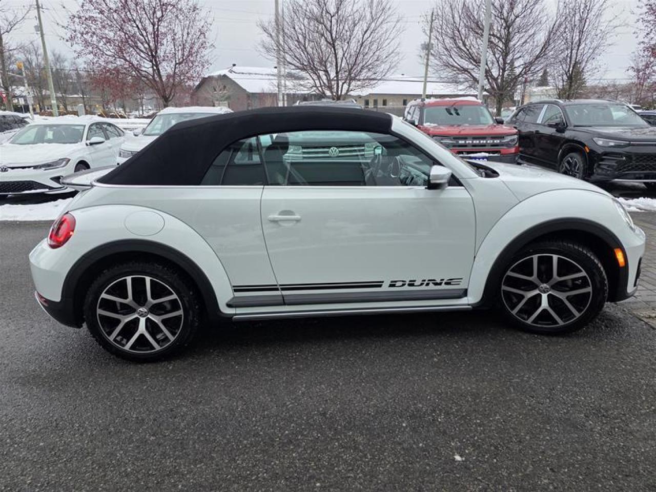 2019 Volkswagen Beetle Dune Convertible 2.0T 6sp at w/Tip Photo