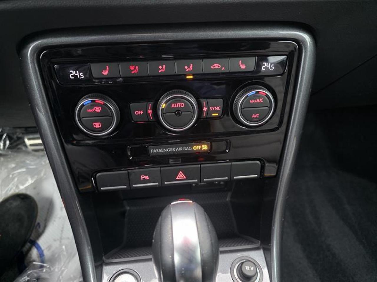 2019 Volkswagen Beetle Dune Convertible 2.0T 6sp at w/Tip Photo