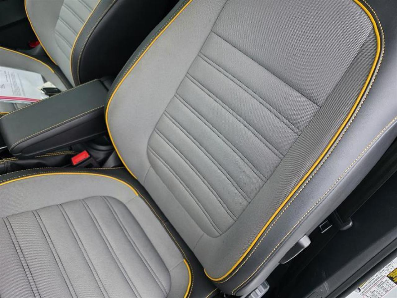 2019 Volkswagen Beetle Dune Convertible 2.0T 6sp at w/Tip Photo