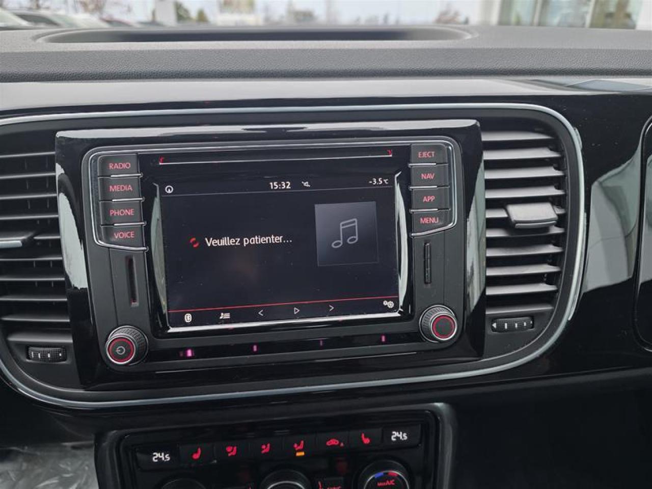 2019 Volkswagen Beetle Dune Convertible 2.0T 6sp at w/Tip Photo