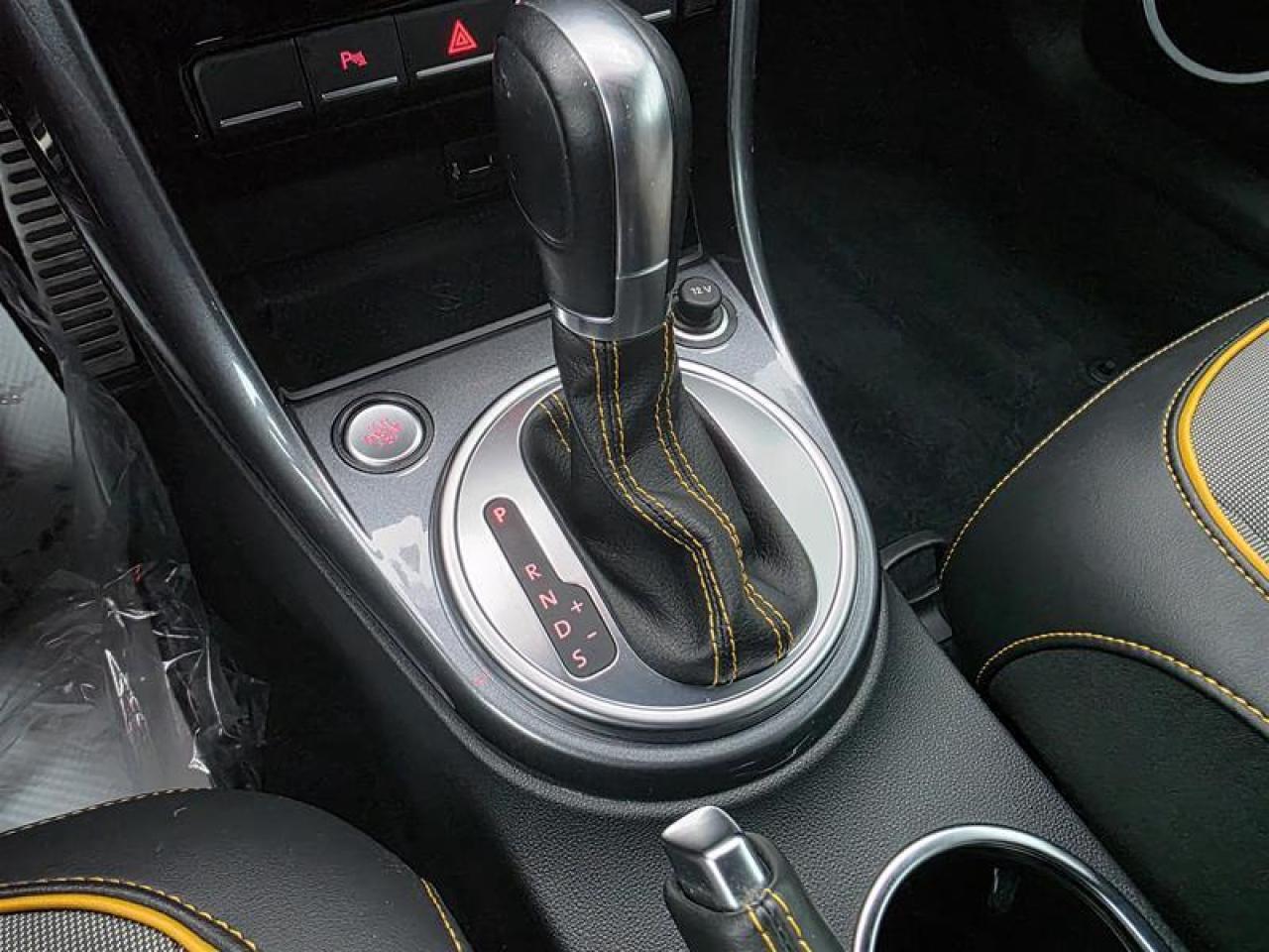 2019 Volkswagen Beetle Dune Convertible 2.0T 6sp at w/Tip Photo