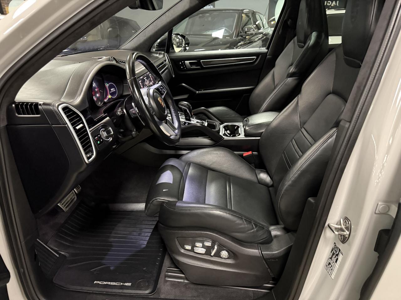 2021 Porsche Cayenne GTS AWD**ONE OWNER**FULLY SERVICED BY PORSCHE** Photo