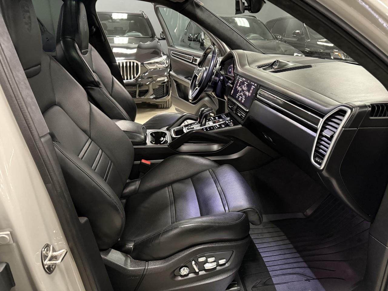 2021 Porsche Cayenne GTS AWD**ONE OWNER**FULLY SERVICED BY PORSCHE** Photo