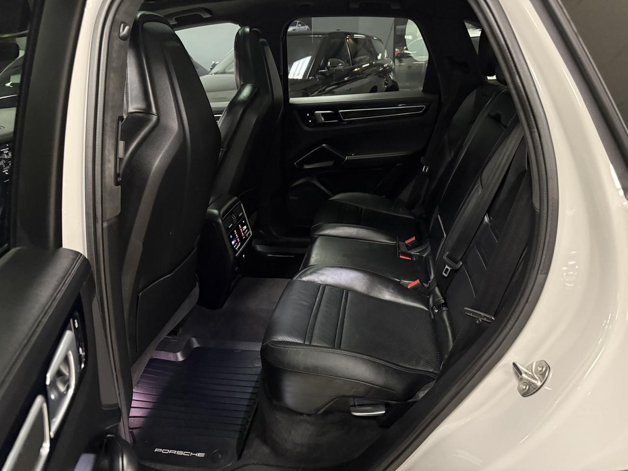 2021 Porsche Cayenne GTS AWD**ONE OWNER**FULLY SERVICED BY PORSCHE** Photo