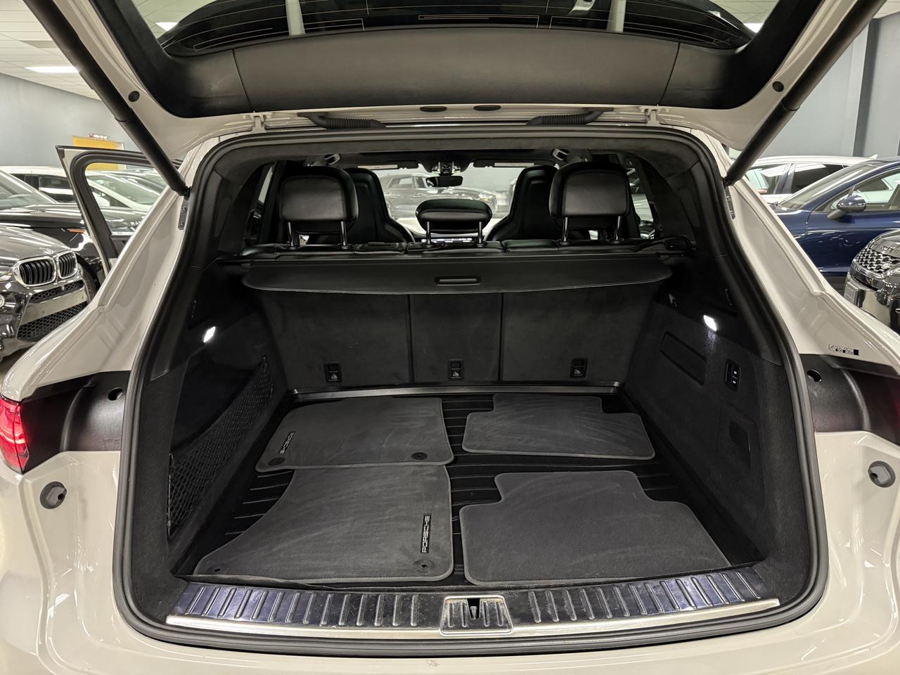 2021 Porsche Cayenne GTS AWD**ONE OWNER**FULLY SERVICED BY PORSCHE** Photo